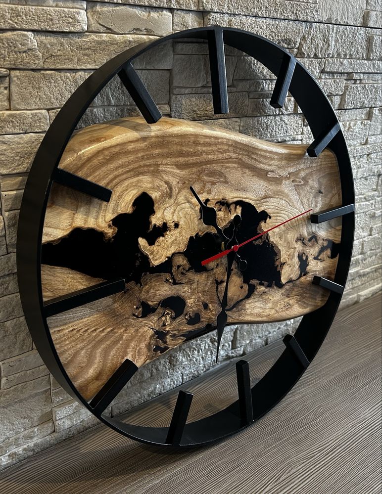 Zegar w stylu loft - drewno jesionu z czarną żywicą - średnica 40 cm
