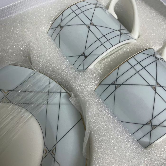 Стильний набір від Dior в рожевому та голубому кольорі посуд чашка