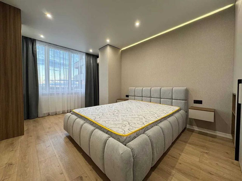 Шикарна двійка з кухнею-студією поблизу центру