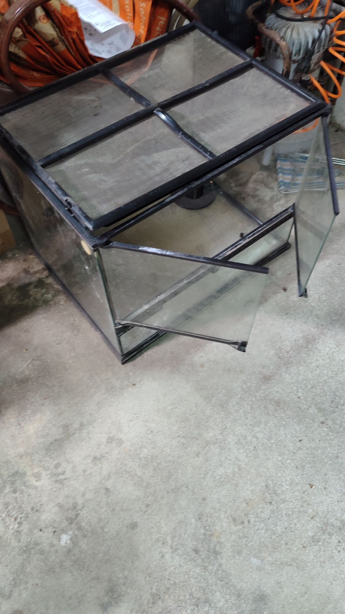 Terrário (0,9x0,45x0,44)