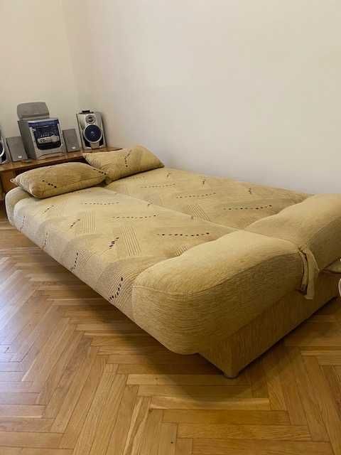 Wersalka w dobrym stanie po czyszczeniu.