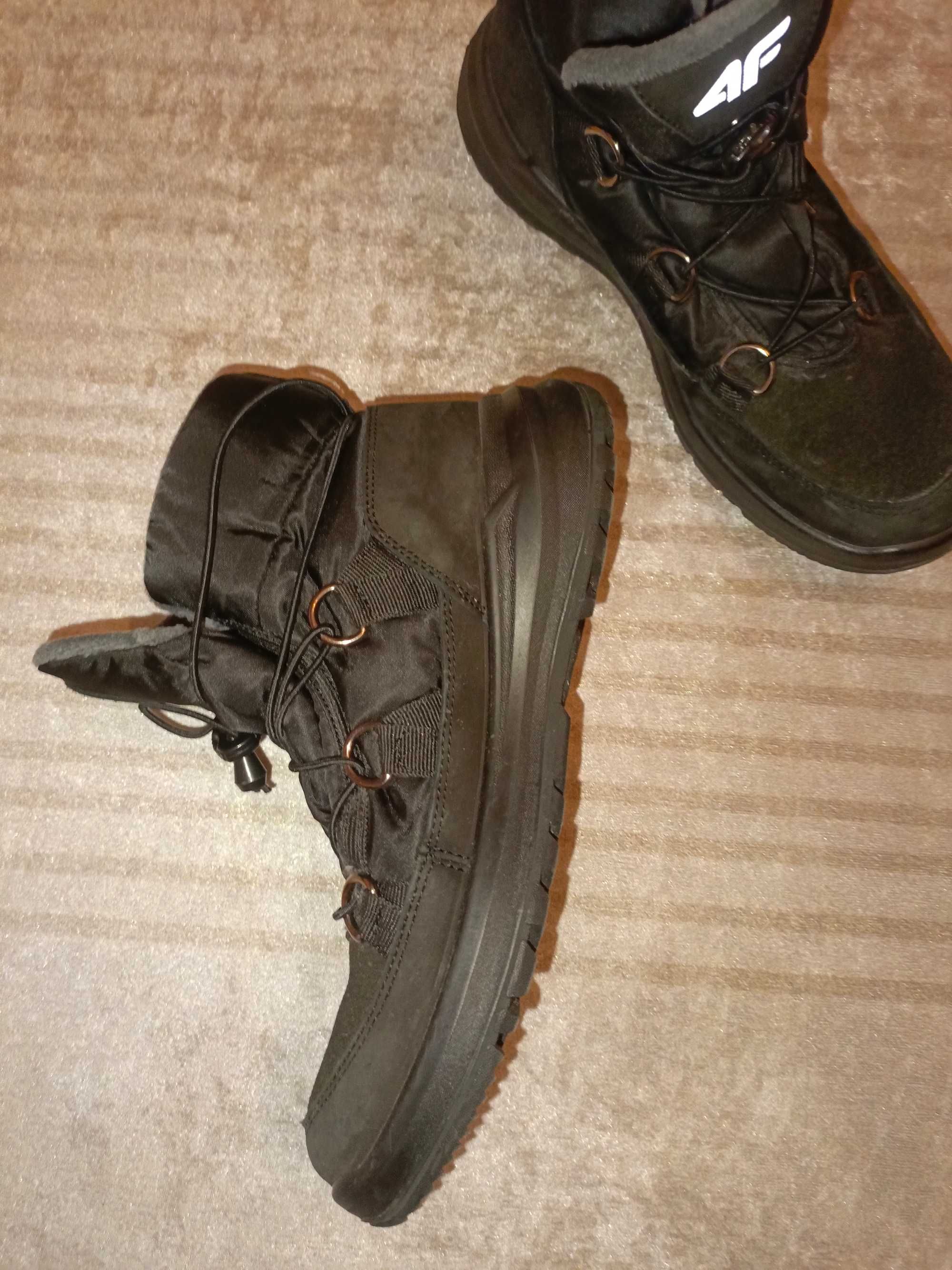 Buty czarne 4F rozmiar 39