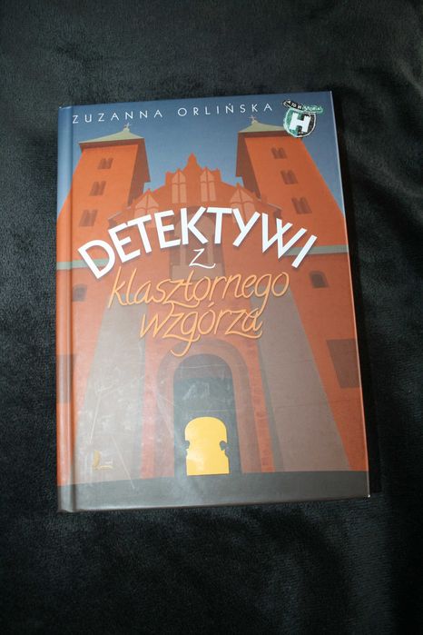 Detektywi z klasztornego wzgórza- książka okładka twarda