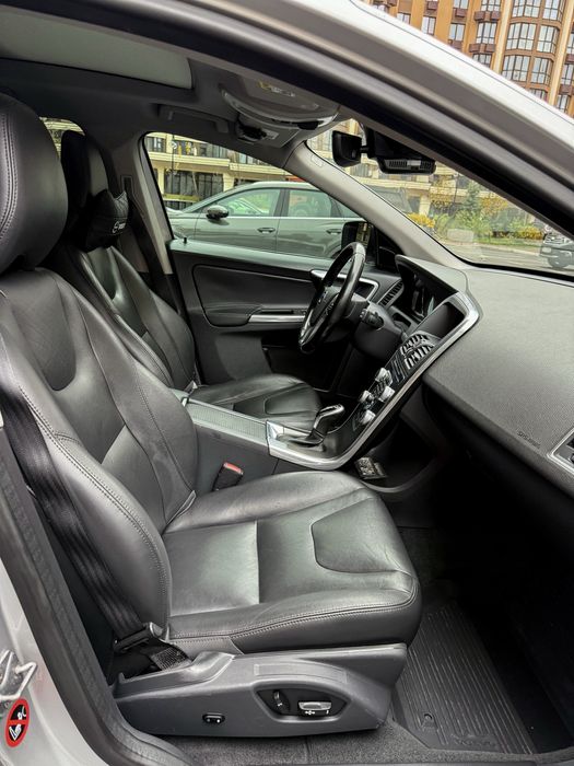 Volvo XC60 2015 року