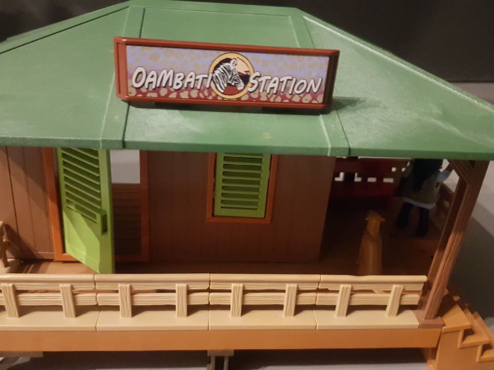 Playmobile domek safari z wyposażeniem akcesoriami