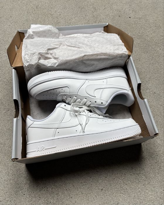 Białe buty sneakersy nike air force 1’07 rozmiar 43