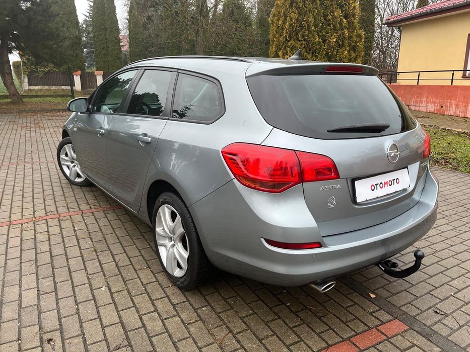 Opel Astra J 1.4 turbo 140 KM 2011