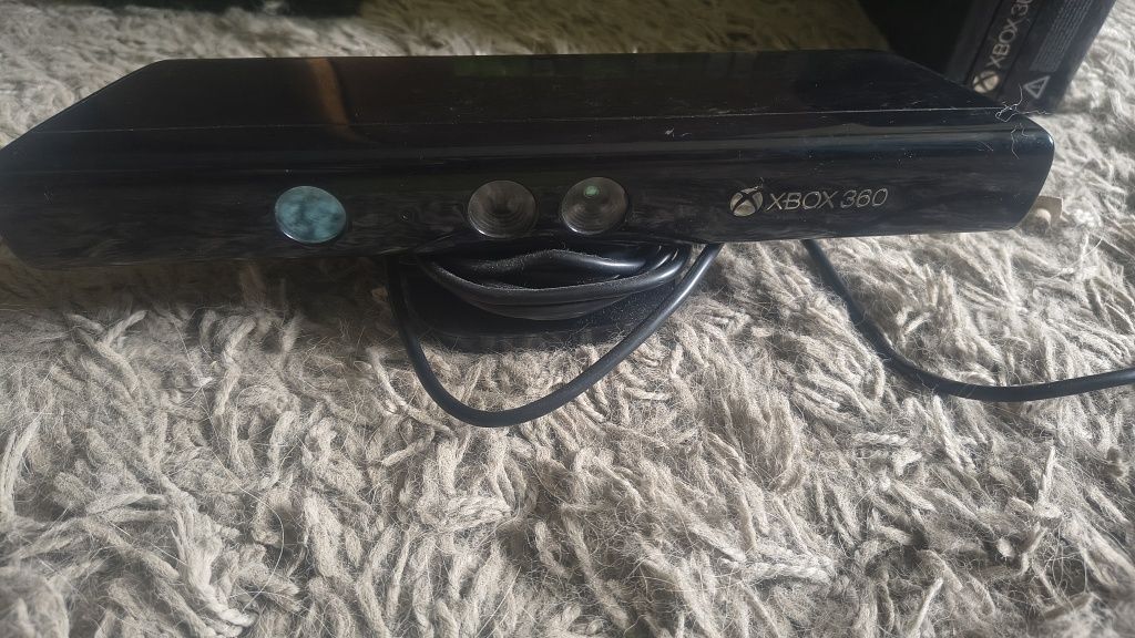 Xbox 360 z padem +Kinetykiem wraz z 23 grami i oryginalnym pudełkiem