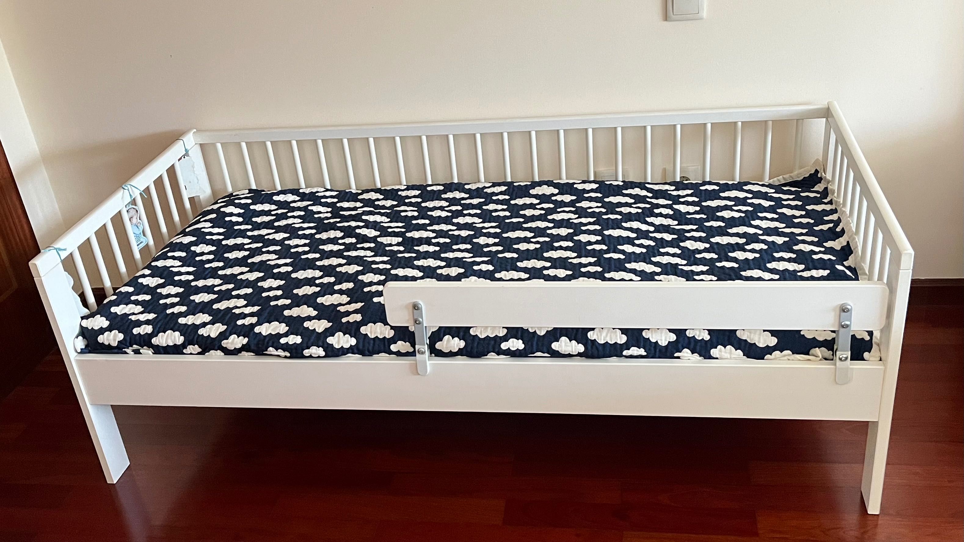 Cama criança pequena com colchão incluído