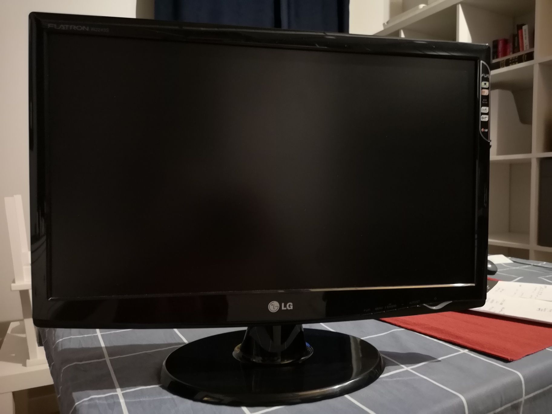 Monitor flatron w2243s