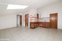 Arrendamento / Apartamento T1 / Prédio com Elevador / Planalto / Leiri