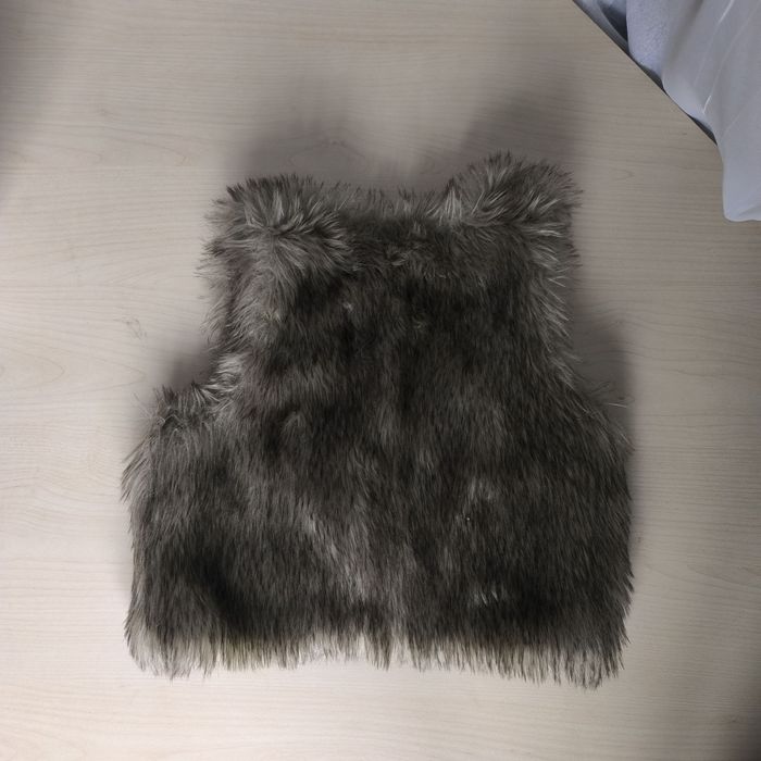 Жилет дитячий H&M L.O.G.G., на 7-8 років, зріст 128 см, штучне хутро