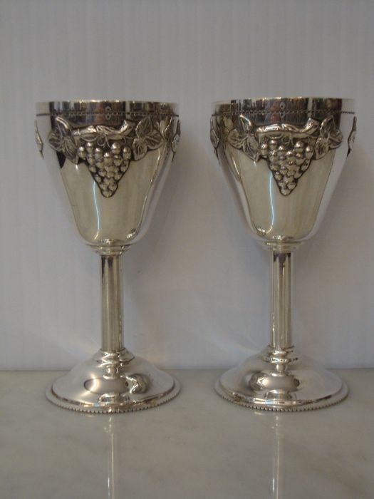 Garrafa antiga de quarto com Copo em Vidro