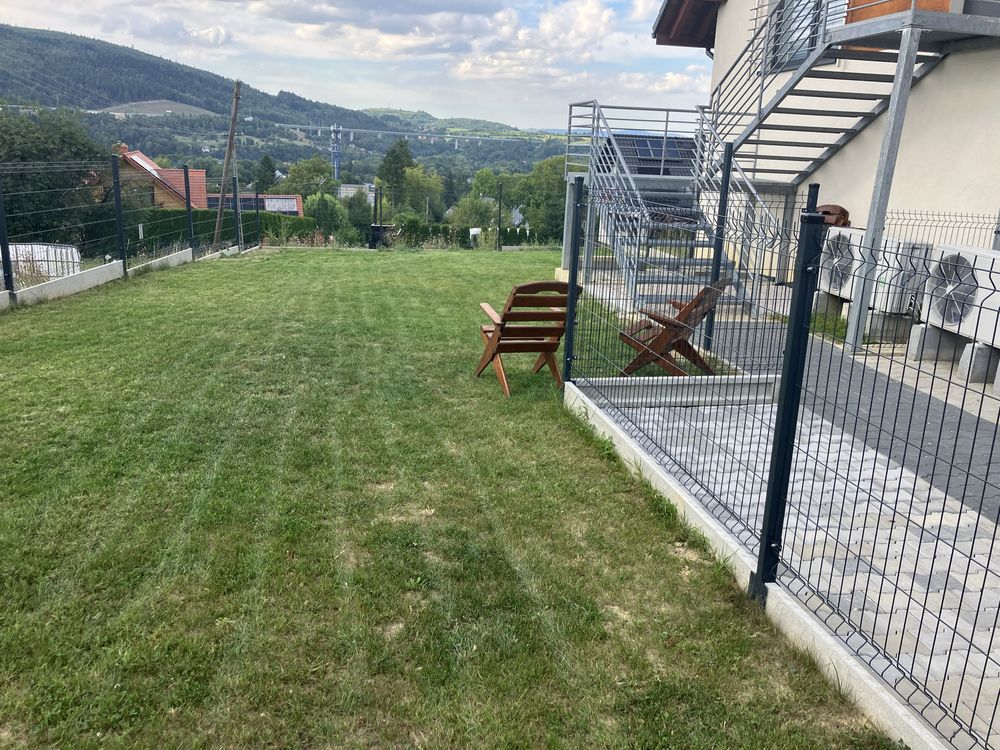 Nowoczesny apartament w górach z ogrodkiem