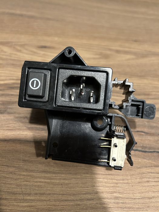 Włącznik sieciowy gniazdo Delonghi