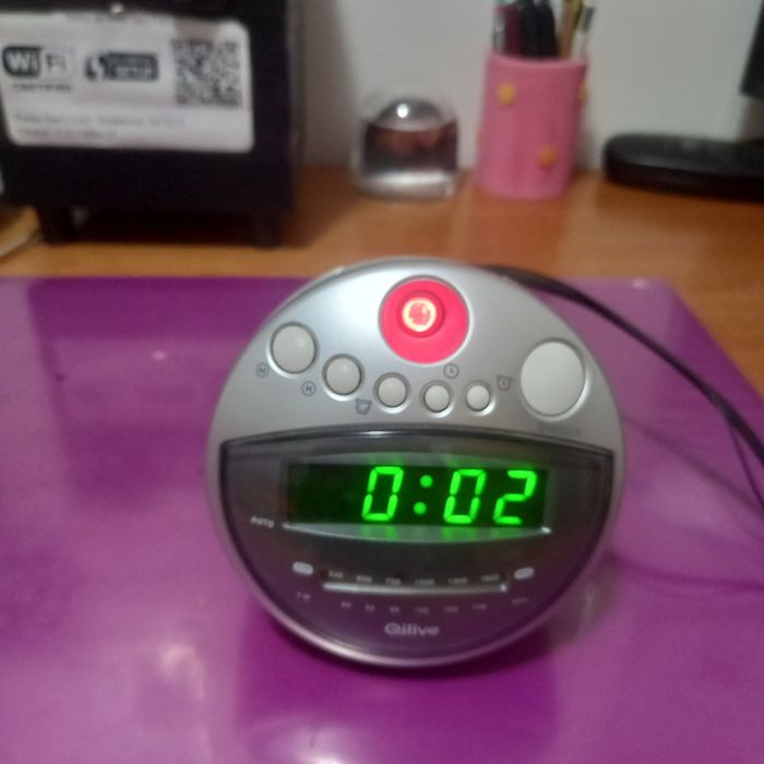 Digital Radio Alarm Clock with Projector and Alarm, in Good Condition, Brand QiliVE64170803130883122