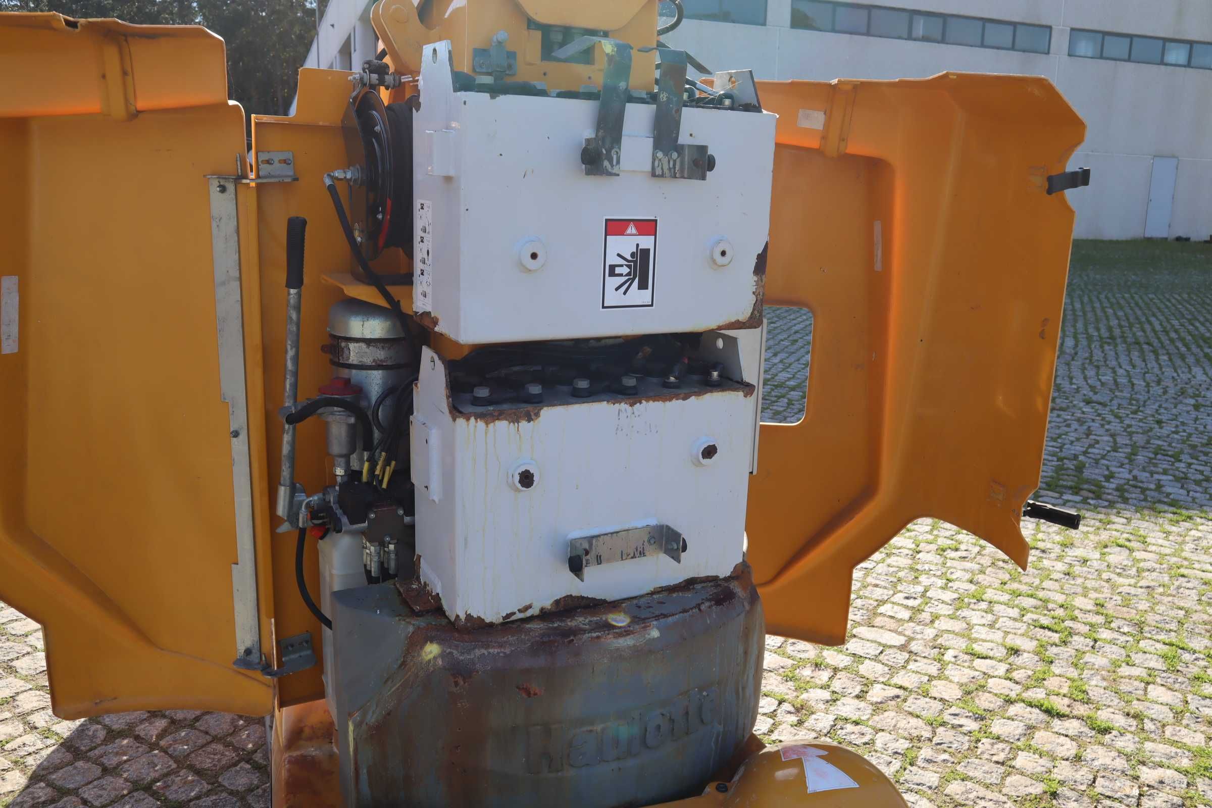 2014 Haulotte Star 10-1 (10 m) Vertical Mast Lift Platafor. Elevatória