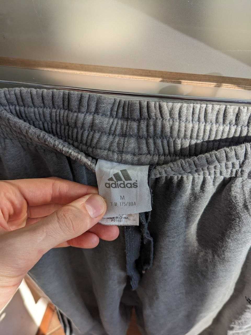 Adidas теплі штани на утяжках розміру M Оригінал