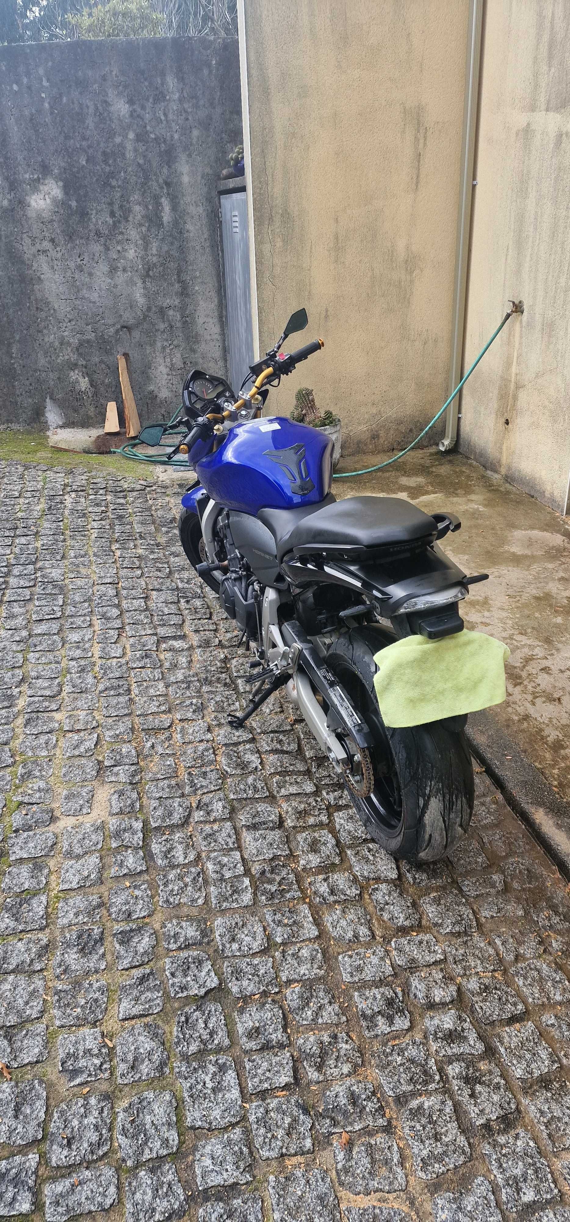 Honda Hornet  600 como nova