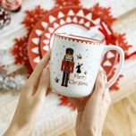 kubek porcelanowy z dziadkiem do orzechów