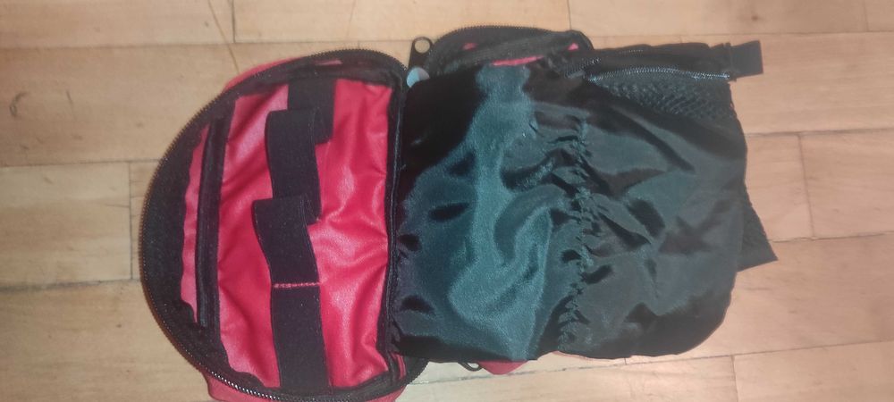 Mała apteczka osobista AOM, czerwona, cordura, odblaskowa, NOWA