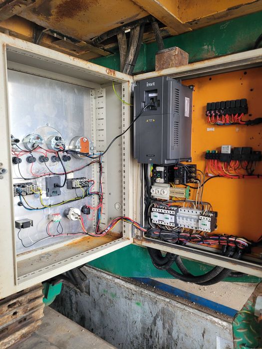 Naprawa instalacji elektrycznych w Maszynach Budowlanych Rolniczych