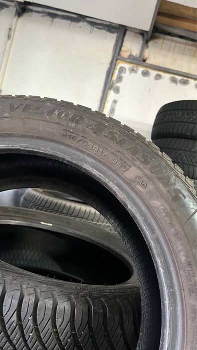 Пара всесезонної гуми 215/55/17 Goodyear