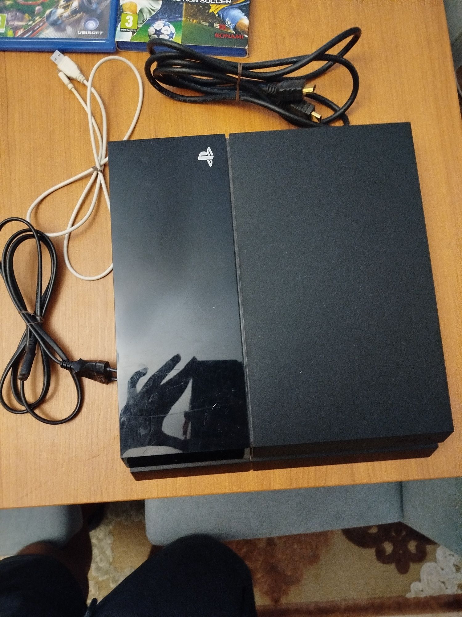 Ps4 fat com 500 gigas com 2 jogos