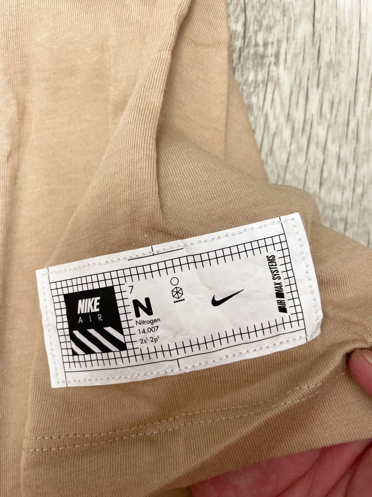 Футболка Nike Air Max Robot Box розмір S HJ5472-200 Оригінал