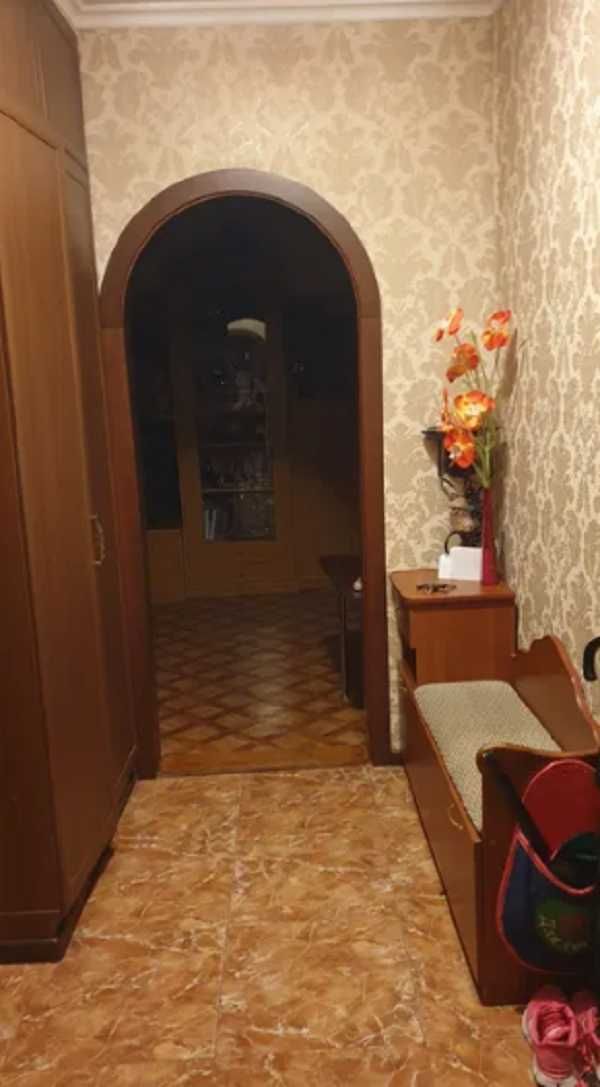 Продам 2-х кімнатну квартиру на Добровольського
