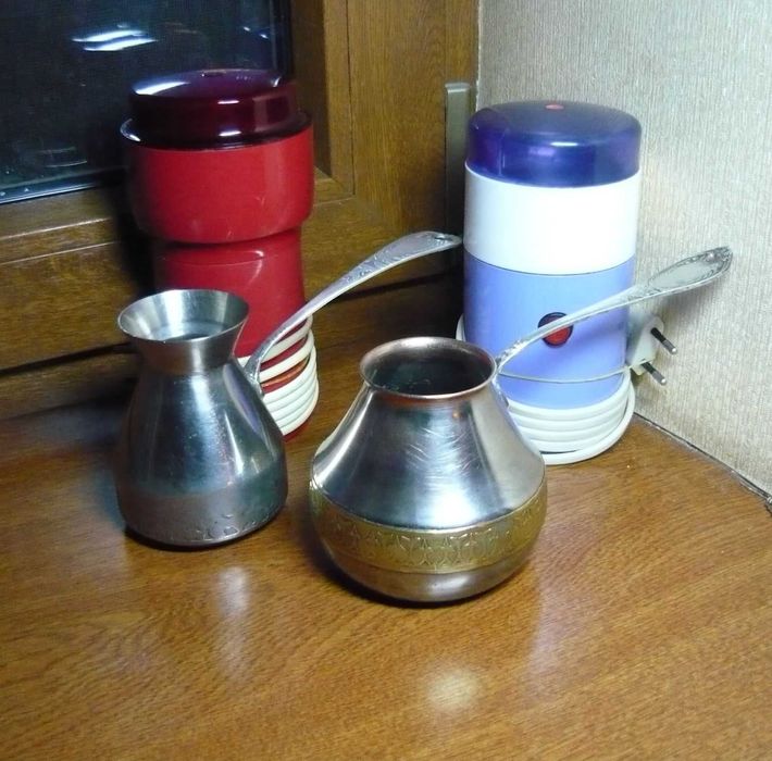 Продам турку мельхиор, знак качества, редкая, кофемолку ЗММ, пр. СССР.