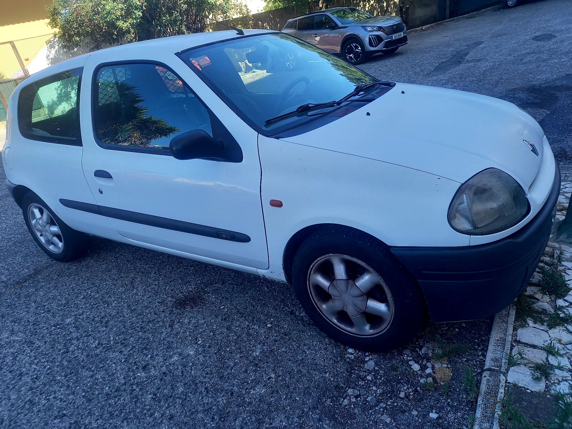 Clio 1.9 TD comercial