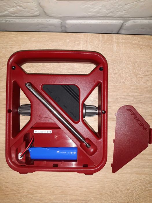 Зарядное с динамо и солнечной панелью радио Eton Красный Крест США