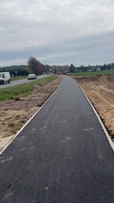 Asfaltowanie Ścieżki rowerowe mały rozściełacz układarka chodnikowa