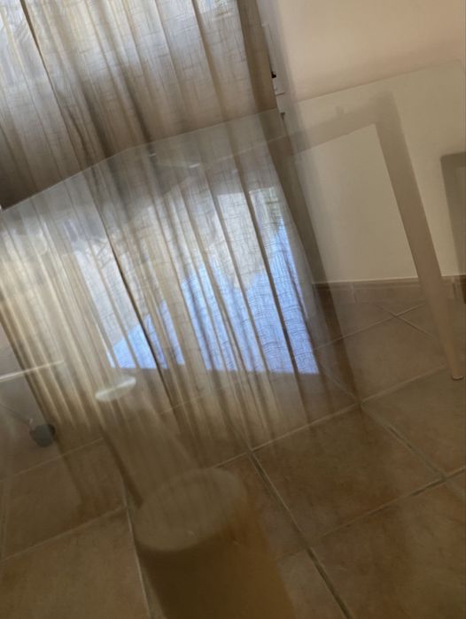 Mesa secretária de vidro