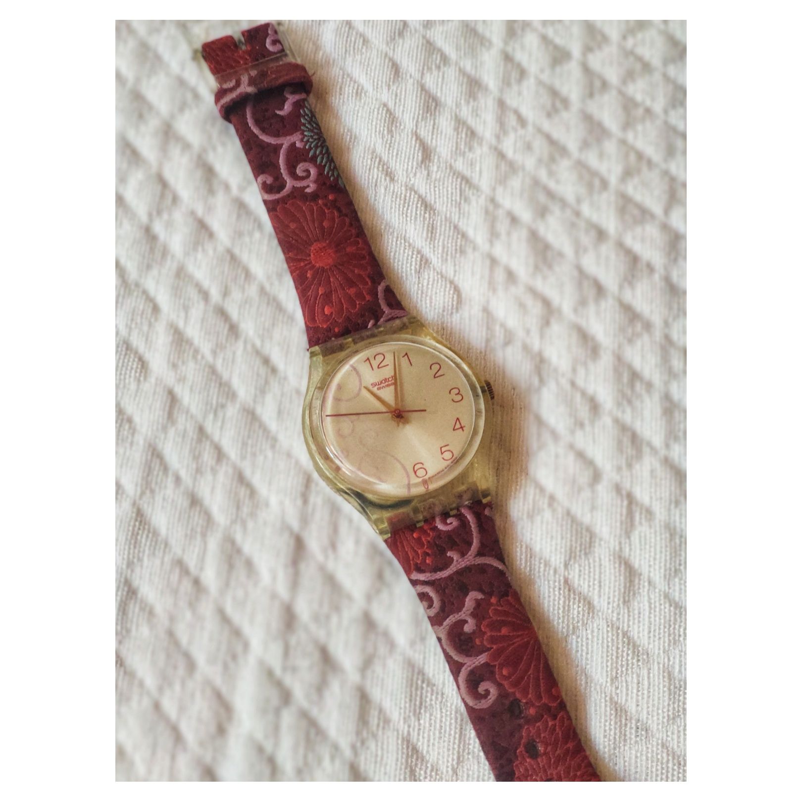 Relógio Swatch com bracelete bordada