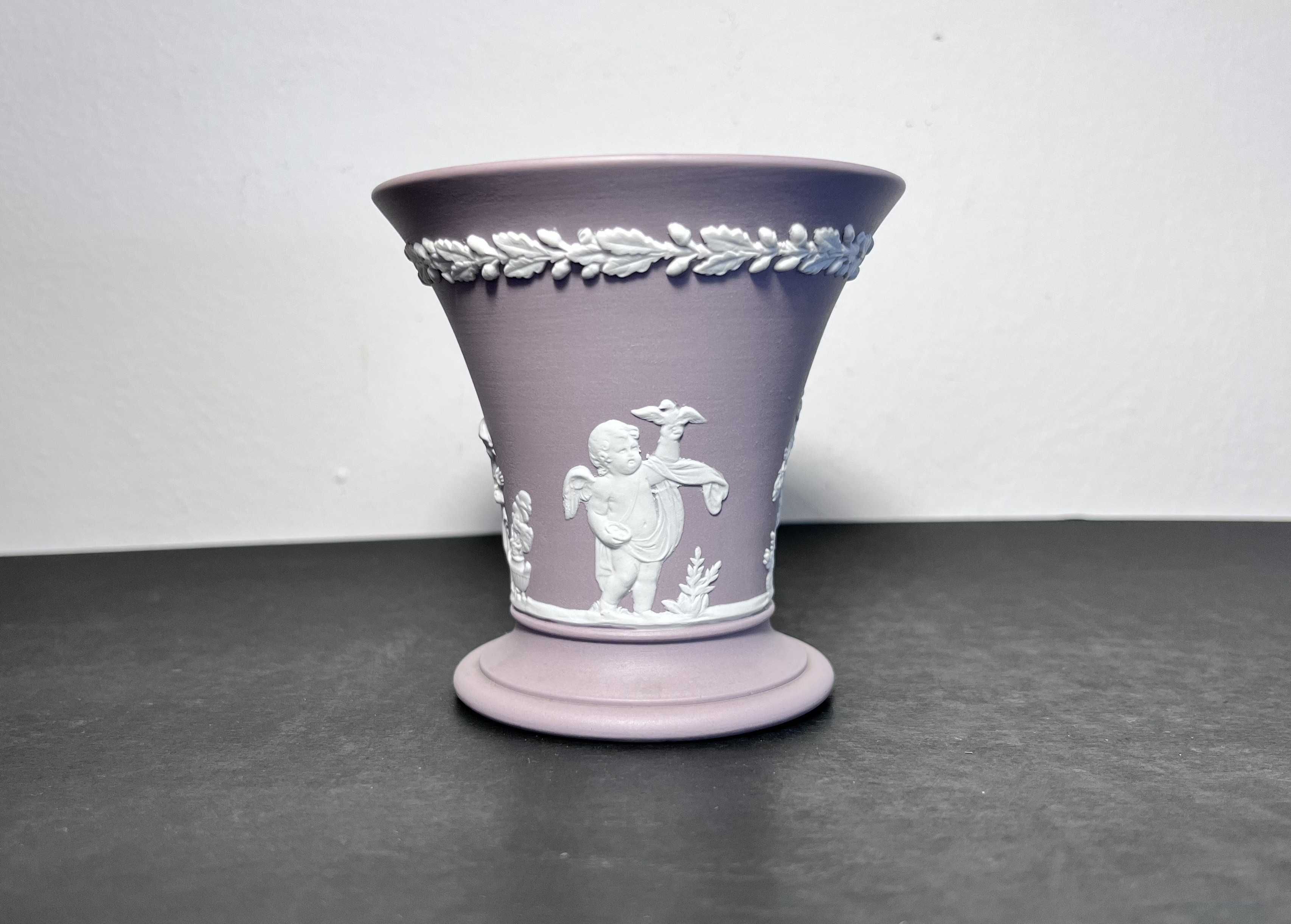 Wazonik/ wykałacznik Wedgwood Purple Jasperware starożytny Rzym amorki