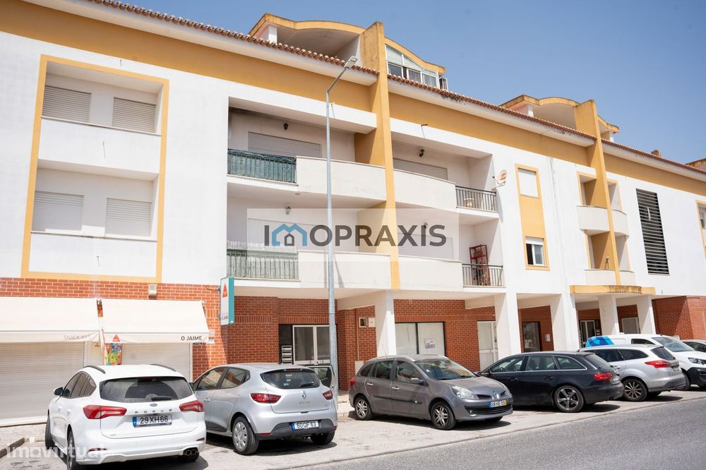 Apartamento T3 com Terraço e Garagem em Alpiarça- Santarém