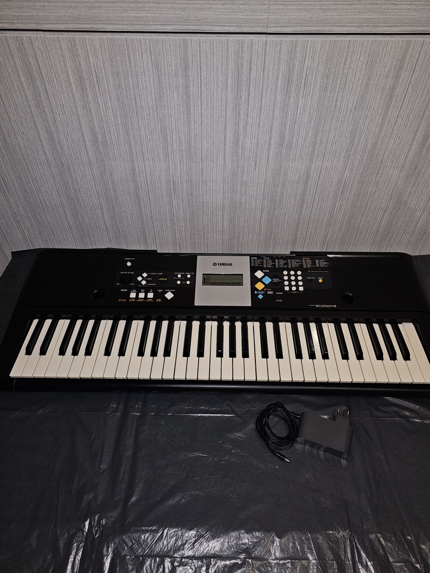 Сентизатор Yamaha PSR  E223