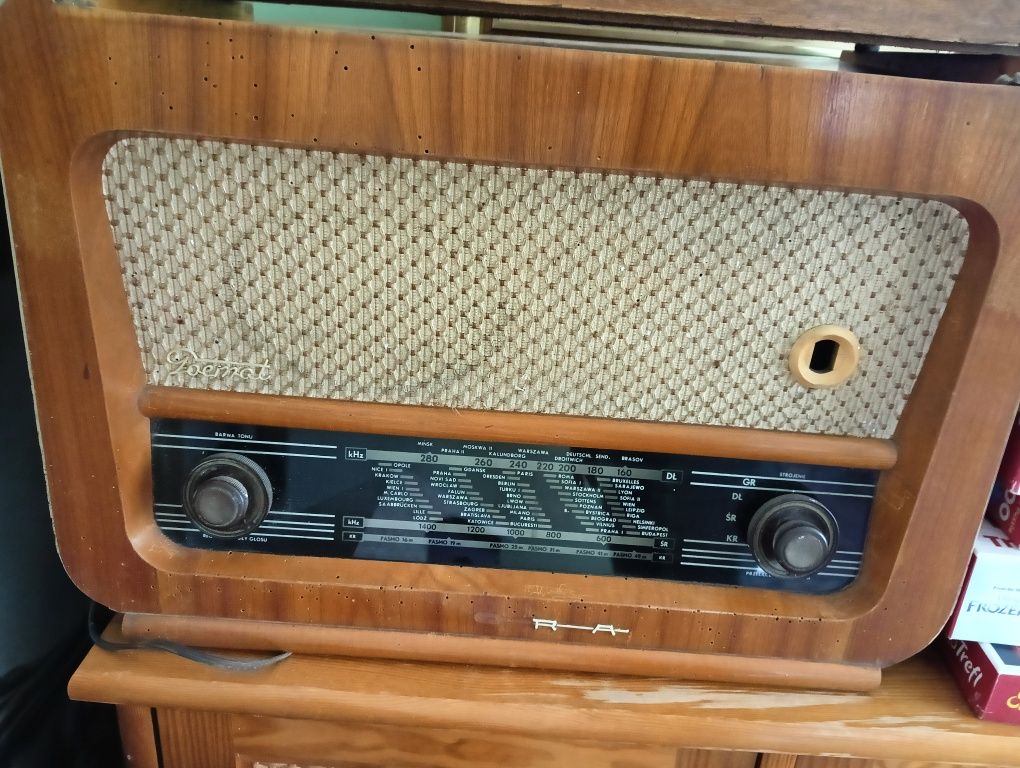 Radio Diora z gramofonem