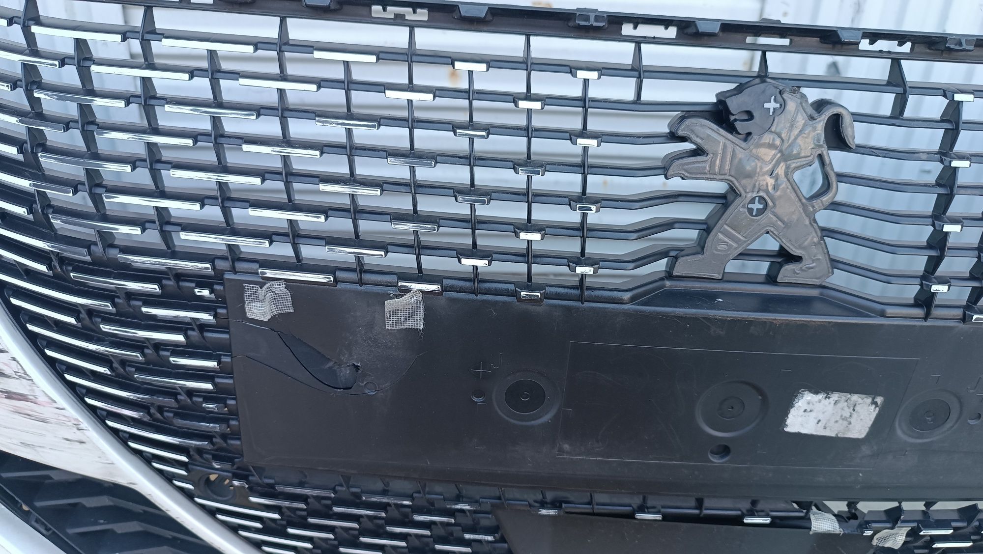 Vendo parachoque de frente Peugeot 208 ano 2019