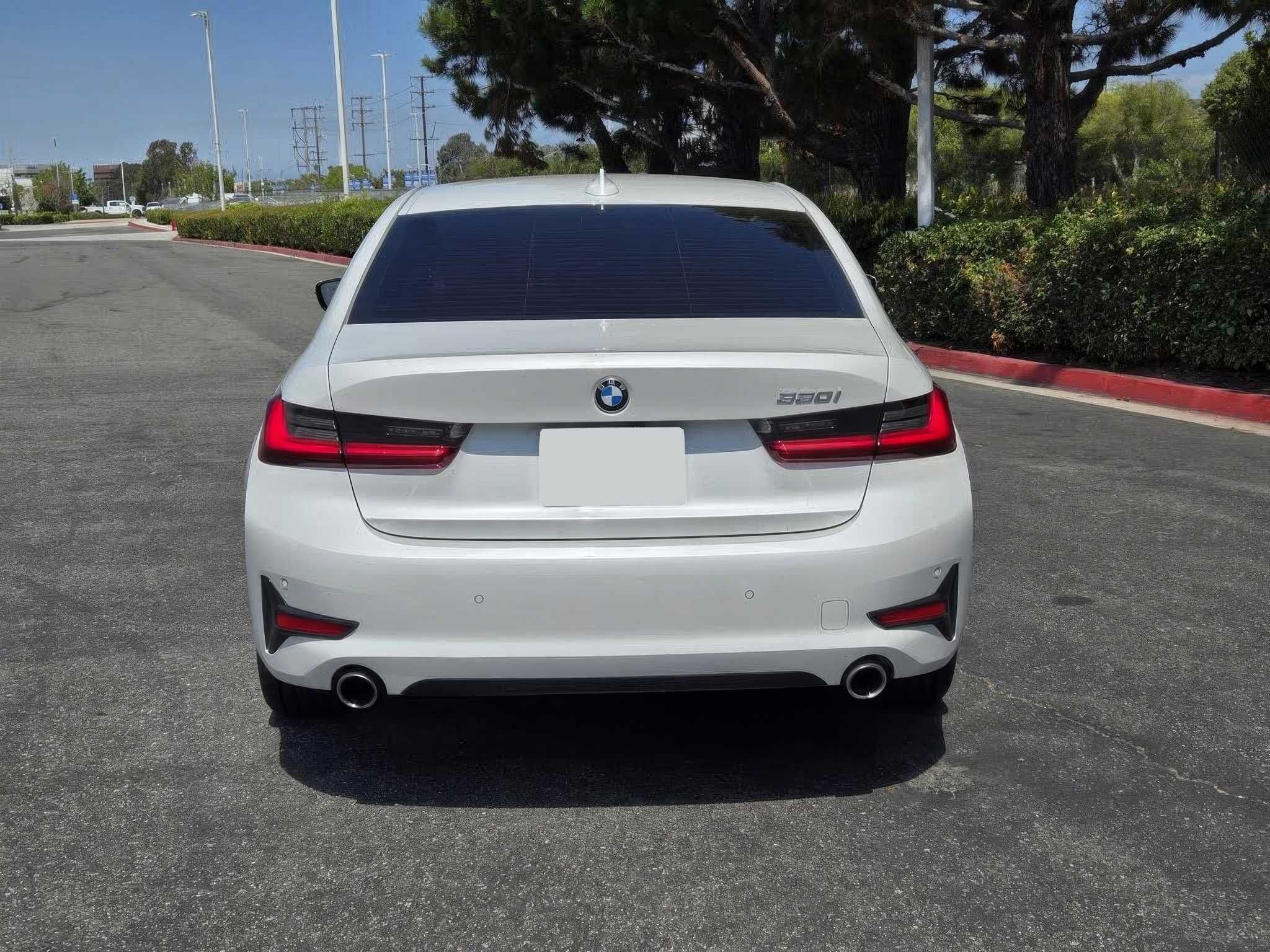2022   BMW   330i