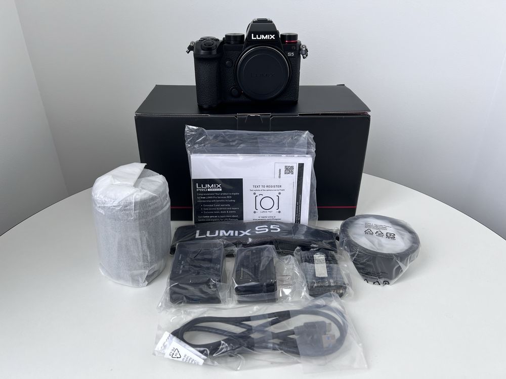 Фотоапарат Panasonic LUMIX S DC-S5K 24.2MP kit 20-60mm (DC-S5KEE-K)