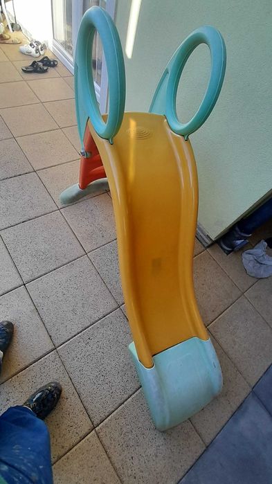 Zjezdżalnia plastikowa dla dzieci