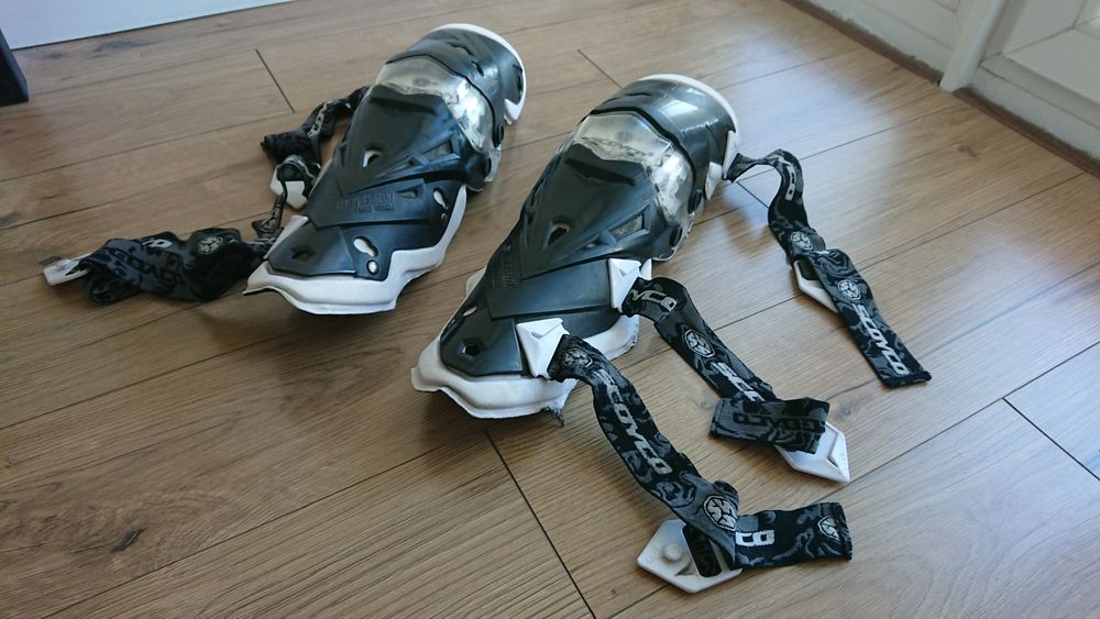 Мотонаколінники Scoyco