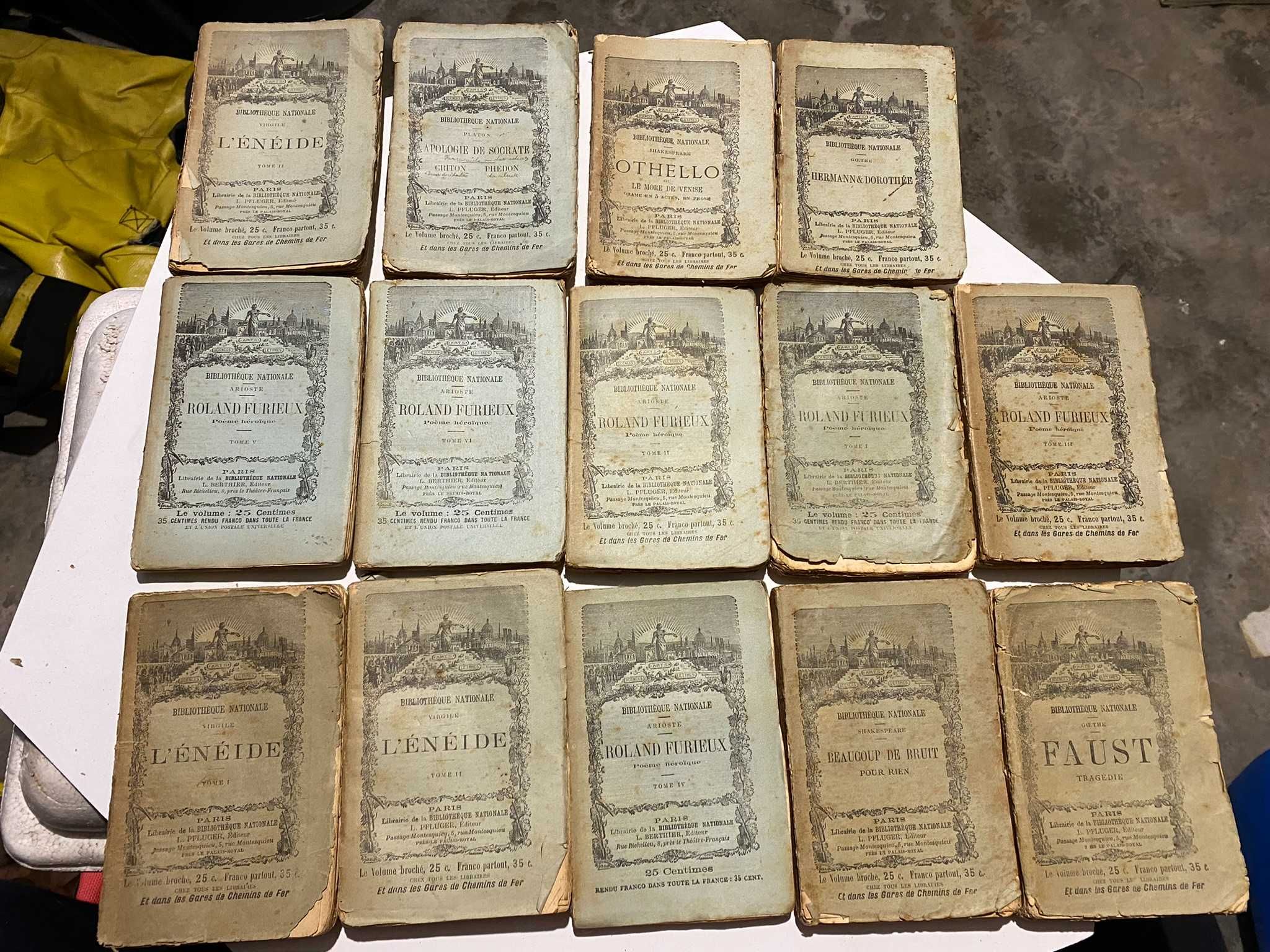 Livros de bolso muito antigos. Mais de 100 anos.