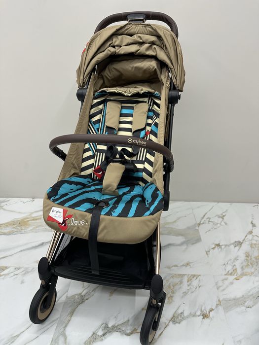 Новий візочок Cybex Coya by Karolina Kurkova One Love