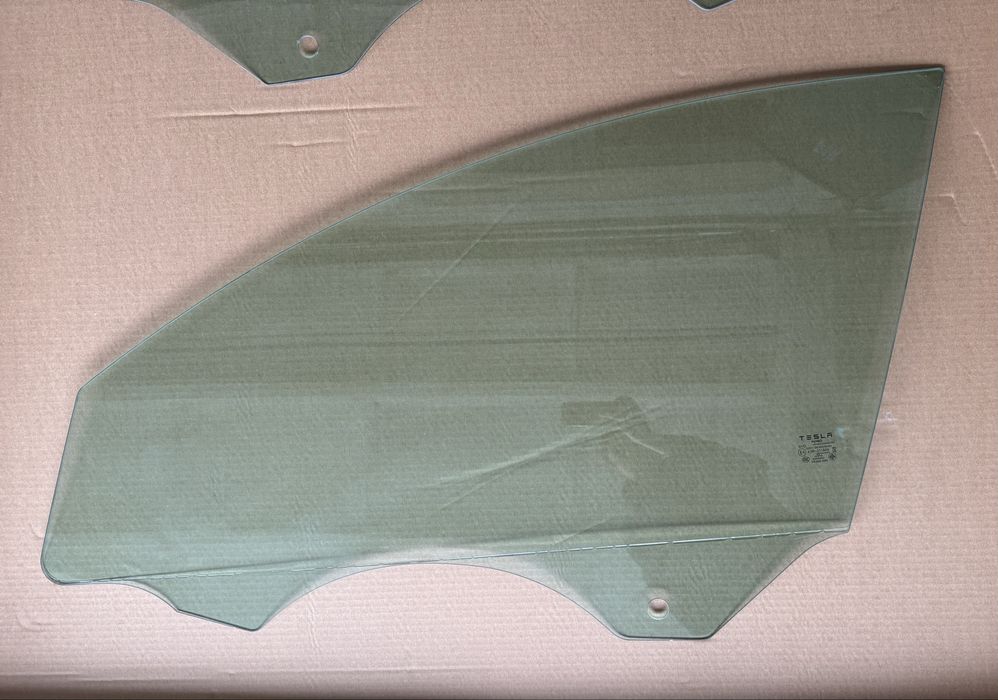 Скло Tesla Model Y ориігнал водійське пасажирське ліве праве водія