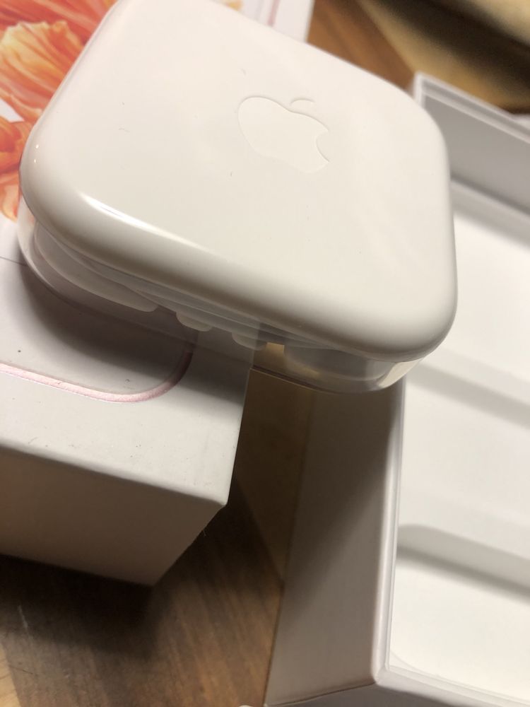 Pudelko po/do iPhone 6s 32GB z słuchawkami