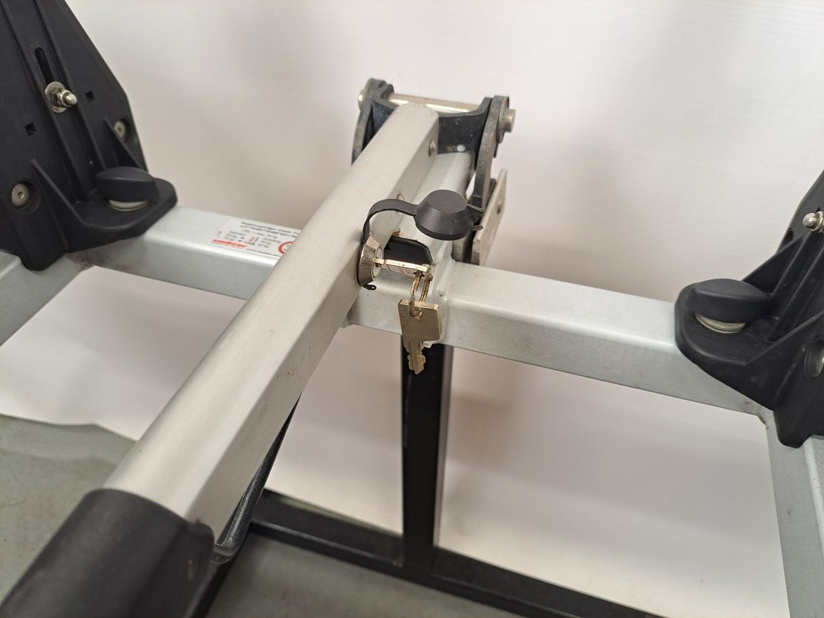 Bagażnik rowerowy Uebler P31 na 4 rowery